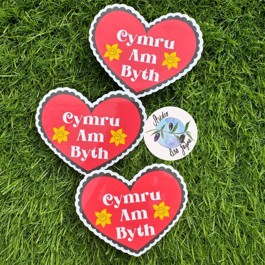 Cymru Am Byth Heart Design Featuring Dilys Daffodil Waterproof Vinyl Sticker