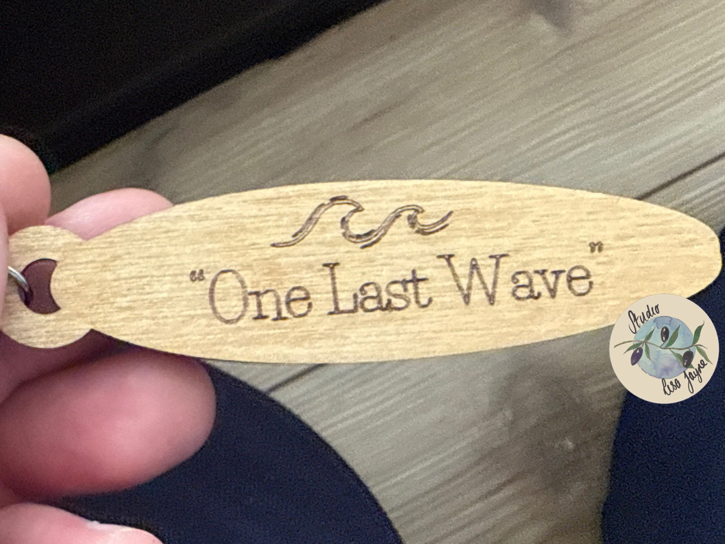 Surfboard keyring with personalisation message