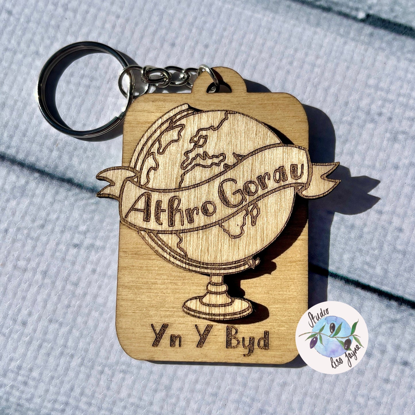 Athrawes Orau Yn Y Byd|Athro Gorau  Best Teacher In The World Wooden Keyring - Globe