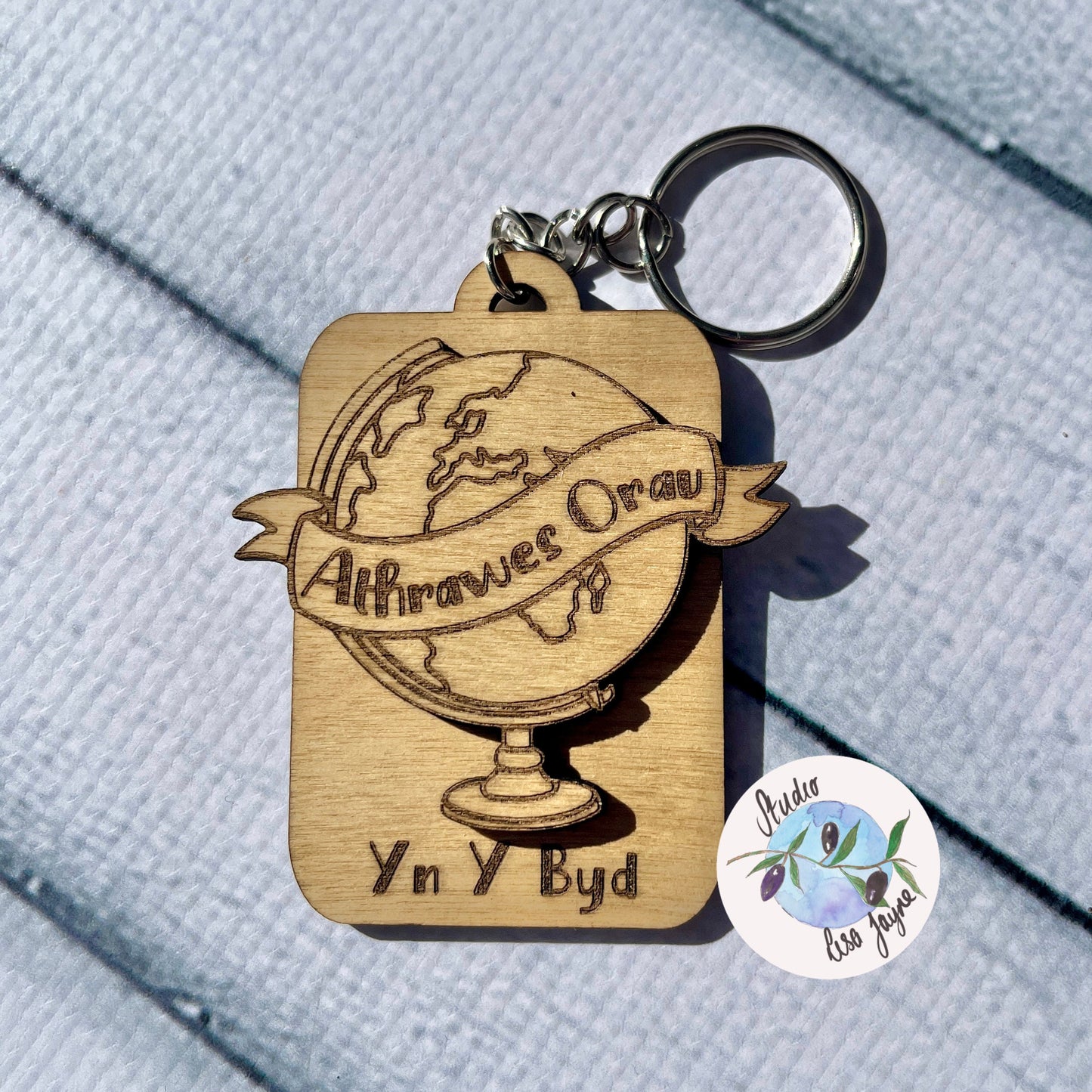 Athrawes Orau Yn Y Byd|Athro Gorau  Best Teacher In The World Wooden Keyring - Globe