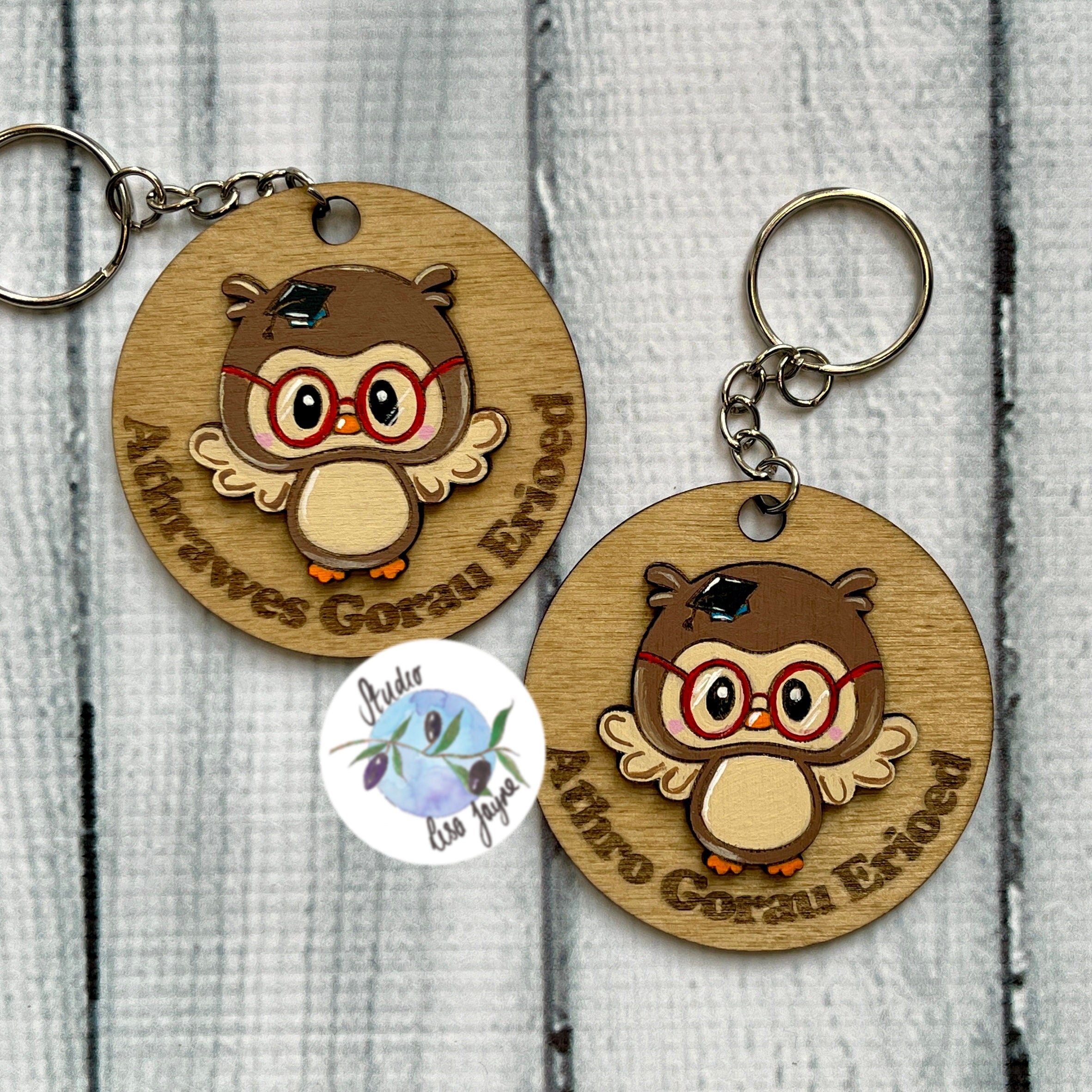 Welsh Best Teacher Ever|Athro Gorau Erioed|Athrawes Gorau Erioed Handpainted Wooden Keyring - Wise Owl